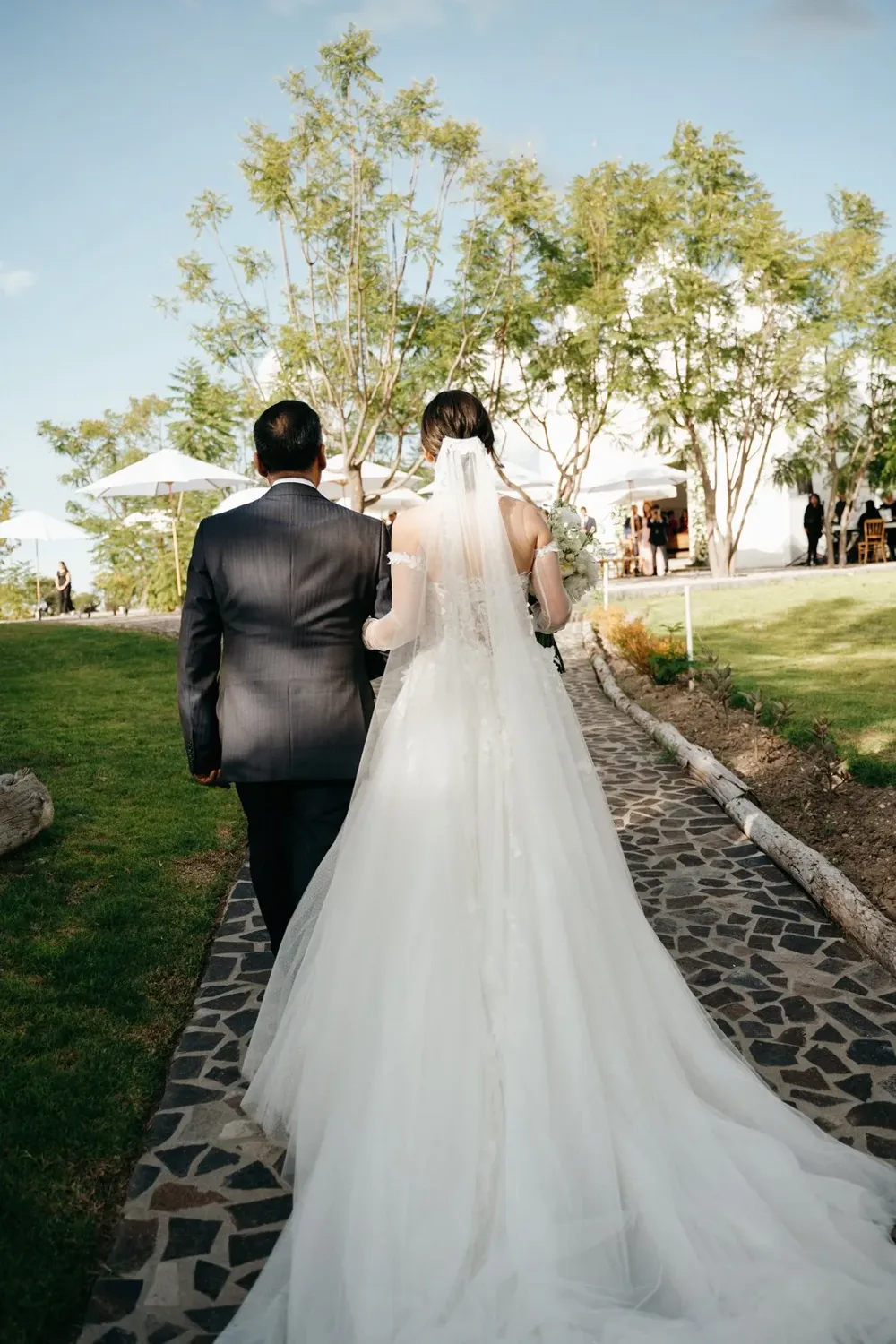 Real wedding in Mexico by Inquadratura, film photo