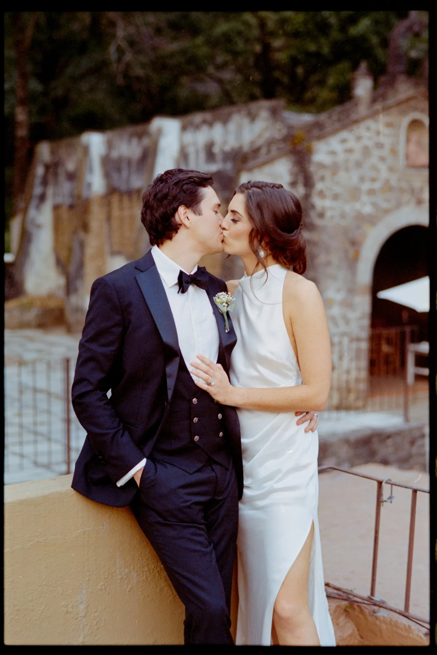 Kiara and Pablo, wedding photographed on film — photo 10