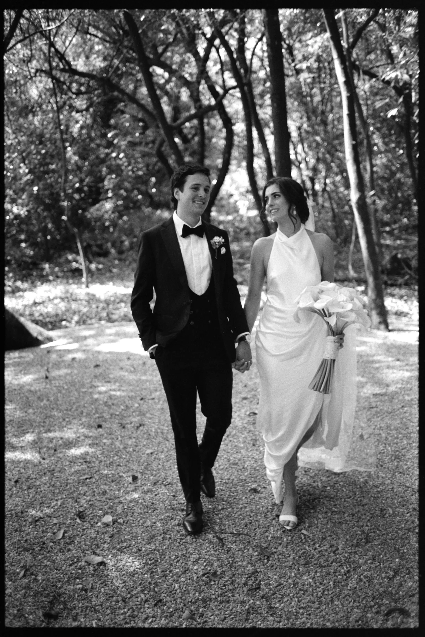 Kiara and Pablo, wedding photographed on film — photo 11