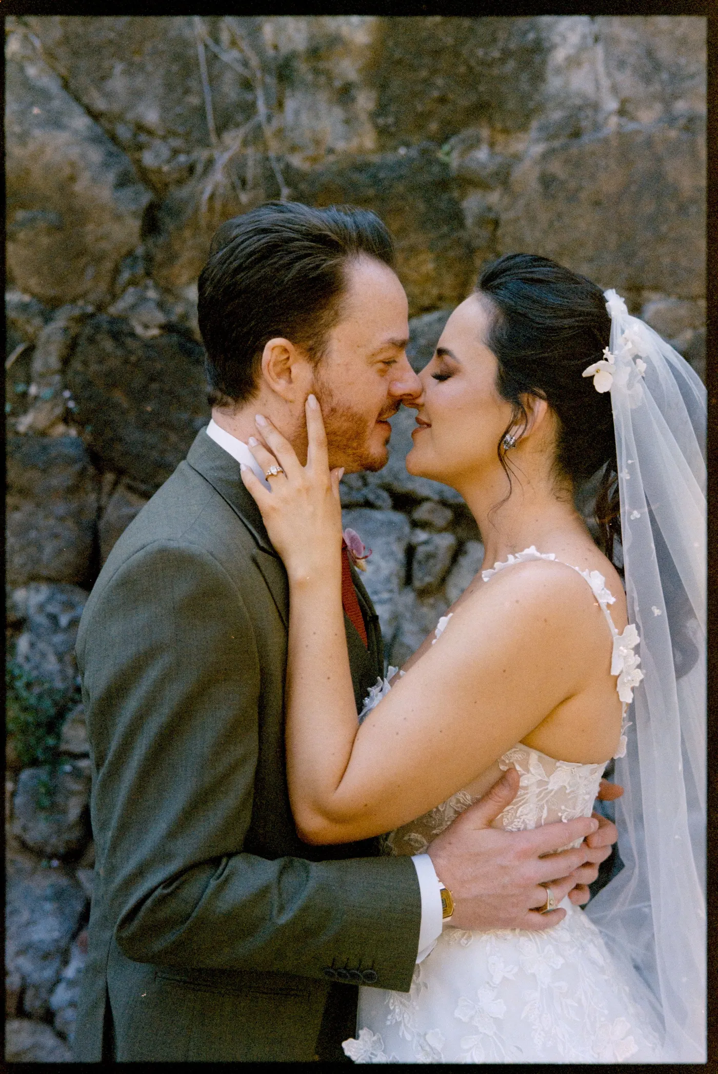 Kiara and Pablo, wedding photographed on film — photo 13