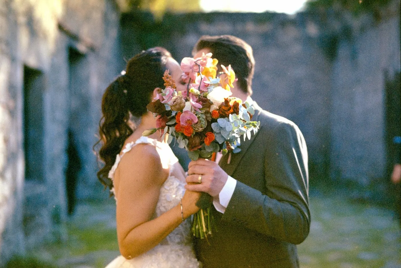 Kiara and Pablo, wedding photographed on film — photo 17