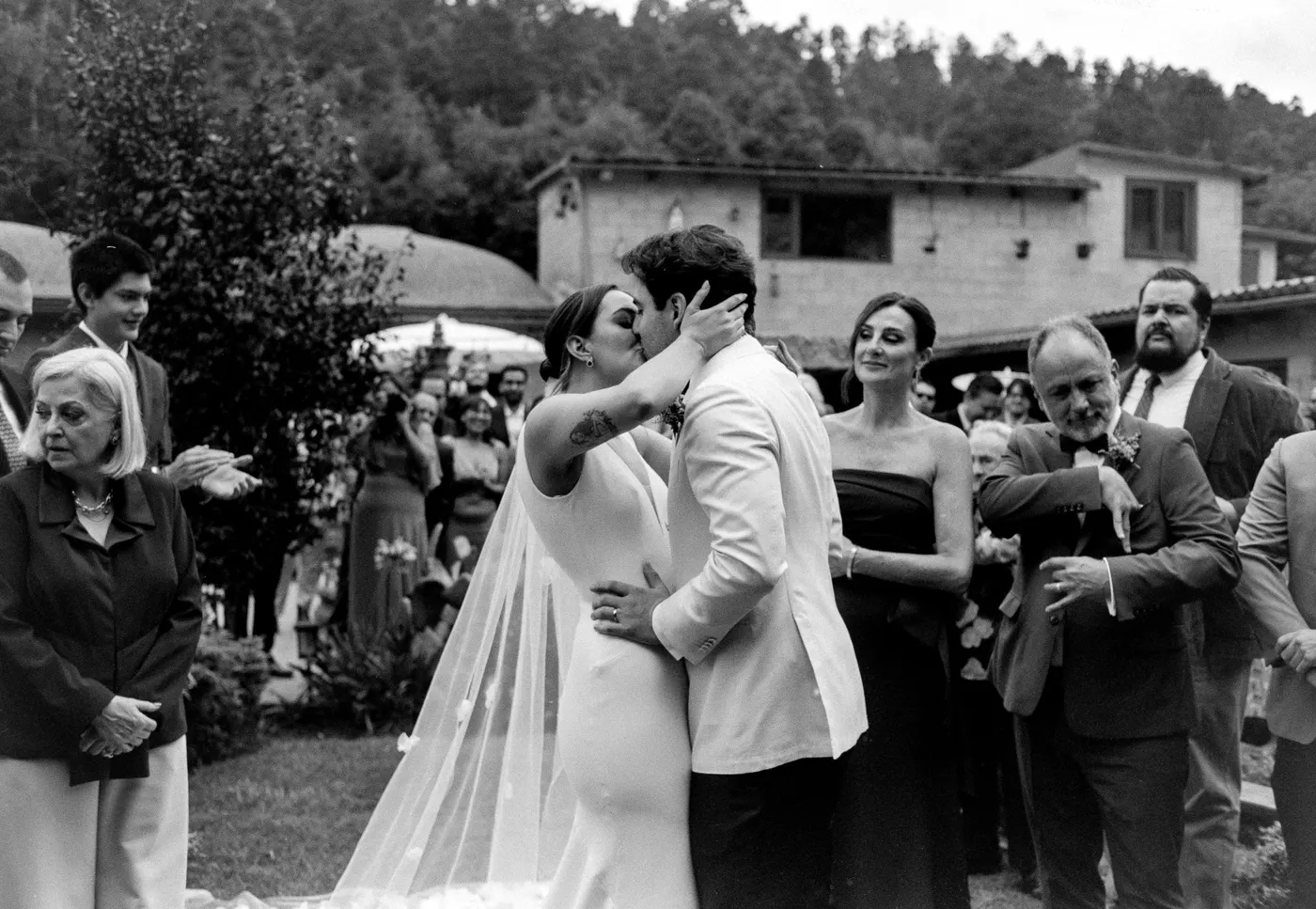 Kiara and Pablo, wedding photographed on film — photo 21